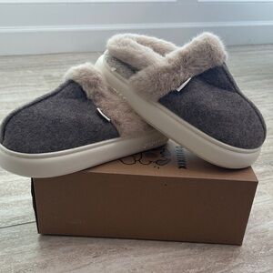 Women's Fuzzy Gray Slippers